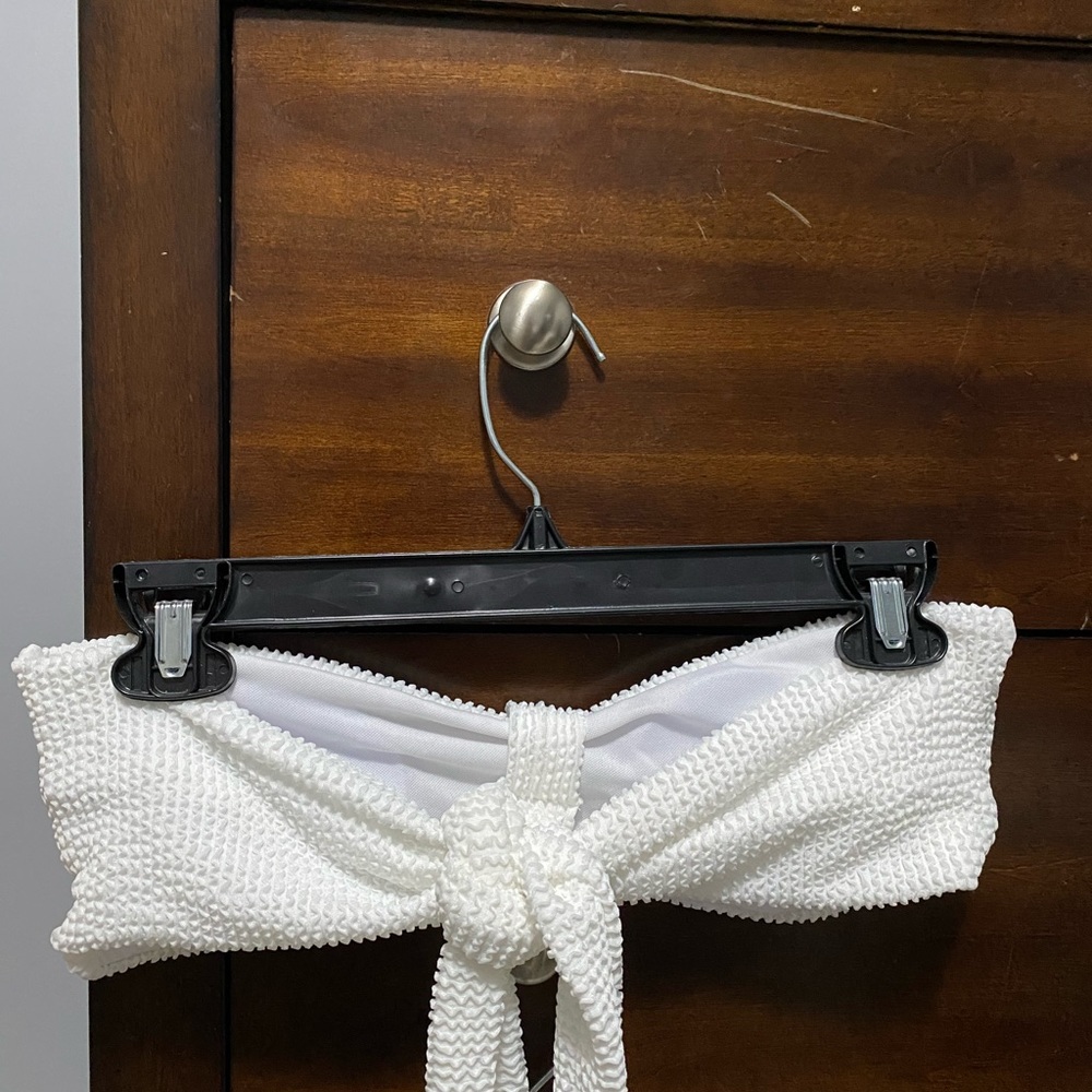 White bikini - Picture 2 of 3